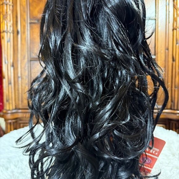 Nix & Nox Swiss Lace Futura 25" FLW-Venus Color 1B Wavy No Glue! Synthetic Wig - Picture 15 of 16